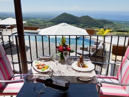 Mittagessen mit Aussicht - Leckeres Mittagessen mit einer herrlichen Aussicht geniessen, was will man mehr.